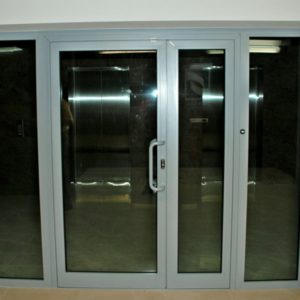 Алюминиевая дверь 700×2100 мм.